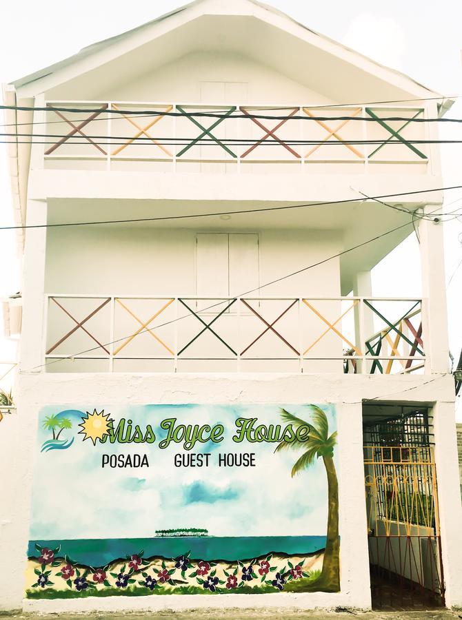 Posada Miss Joyce House San Andrés Exterior photo